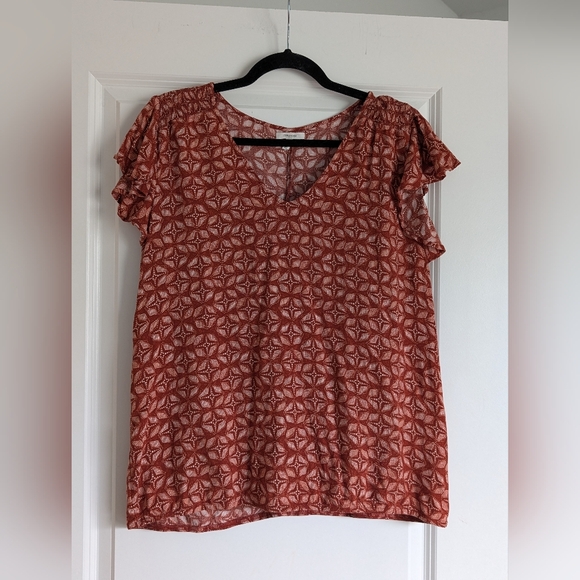 Maurices Tops - EUC-Maurices-Rust Patterned Blouse With Flutter Sleeves And Elastic Waist